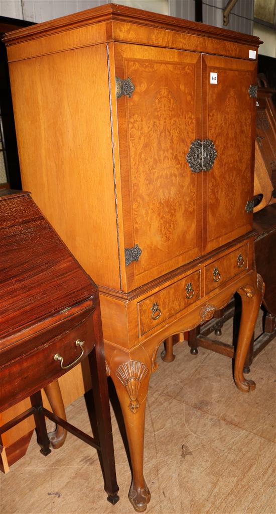 Walnut cocktail cabinet(-)